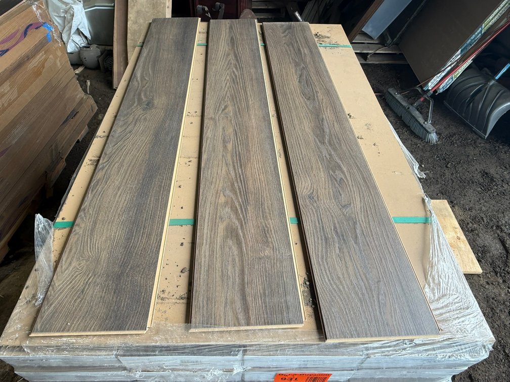 13 Pallets Flooring: Vinyl, Laminate & Engineered Hardwood #5 (159113)