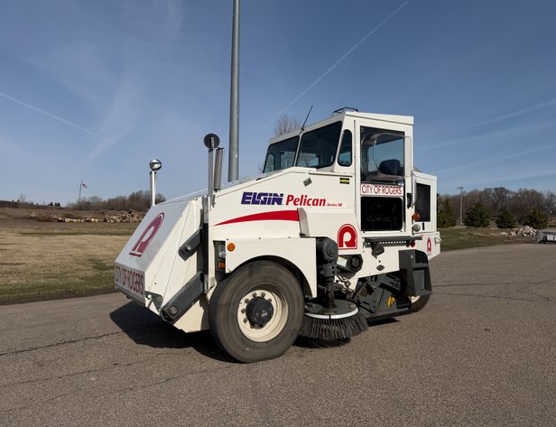 Image for City of Rogers: 2004 Elgin Pelican Series SE Sweeper (160011)