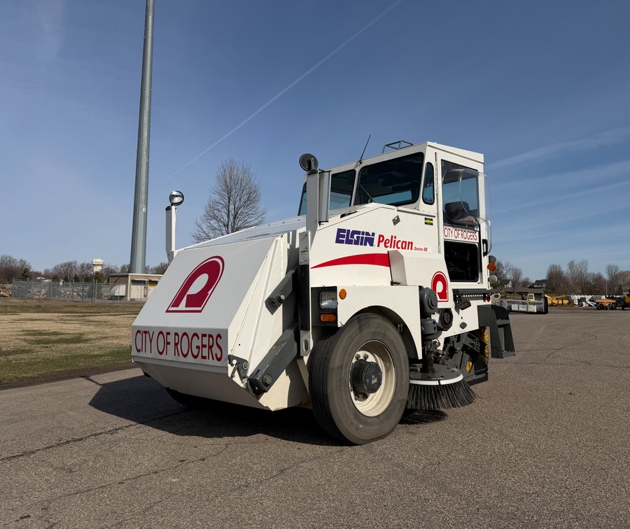 City of Rogers: 2004 Elgin Pelican Series SE Sweeper (160011)