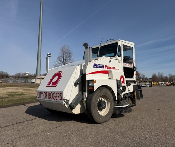 Image for City of Rogers: 2004 Elgin Pelican Series SE Sweeper (160011)