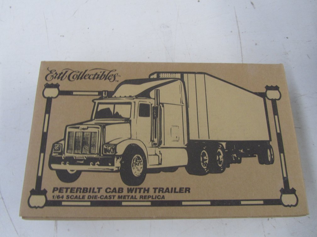 1995 Ertl Collectibles Peterbilt Cab w/Trailer Die Cast Replica