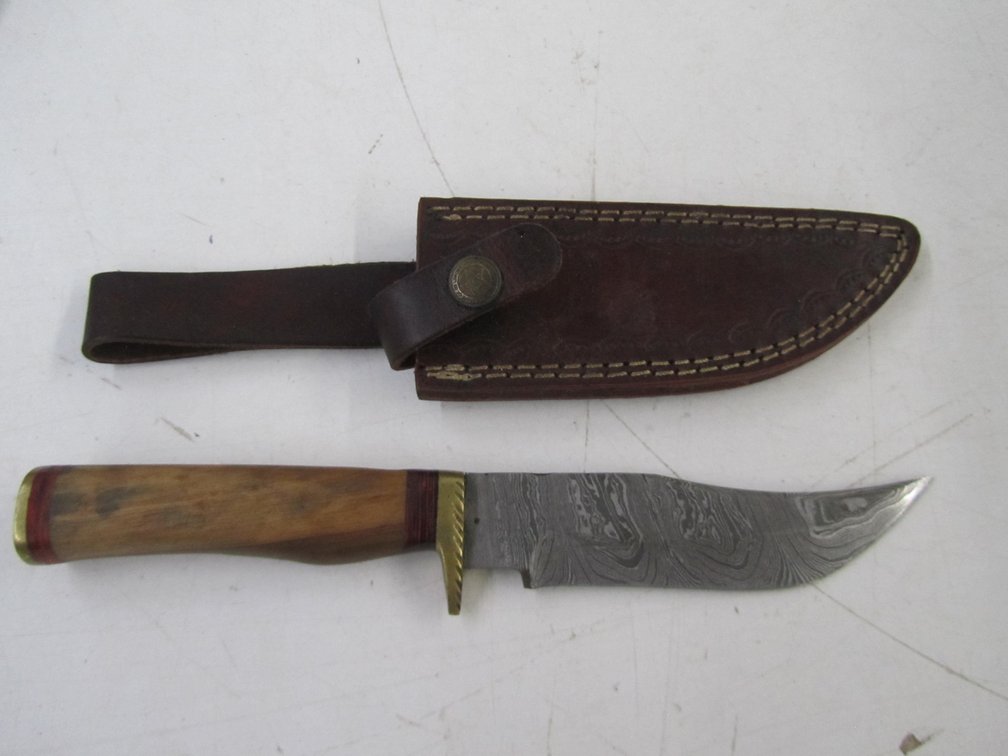 Handmade Damascus Steel Knife