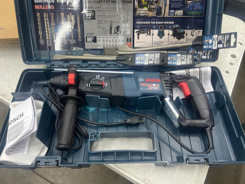 Bosch 11255VSR Bulldog Xtreme 8A SDS-Plus Rotary Hammer Drill Kit w/ Case, Chisels, Accessories