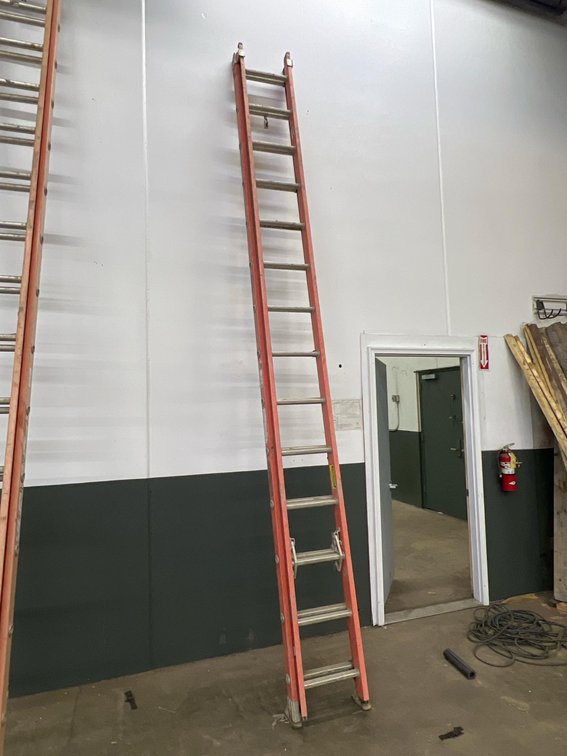 Keller KPro 28 ft Fiberglass Extension Ladder, Type IA, 300 lb Capacity, Model 5128