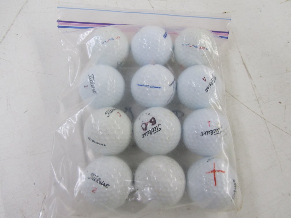 (12) Titleist Golf Balls