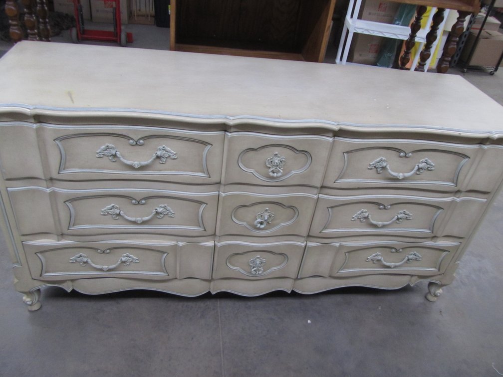 Nice 9-Drawer Dresser