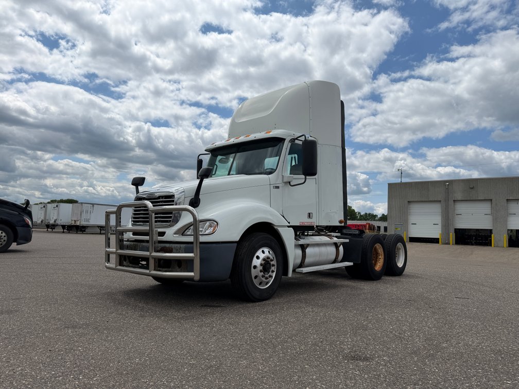 (4) 2017 GLIDER Freightliner Columbia Semi Trucks