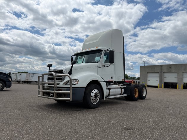 Image for (4) 2017 GLIDER Freightliner Columbia Semi Trucks