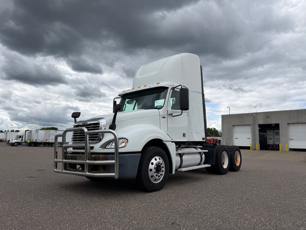 (4) 2017 GLIDER Freightliner Columbia Semi Trucks