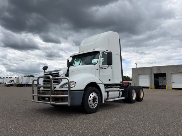 Image for (4) 2017 GLIDER Freightliner Columbia Semi Trucks