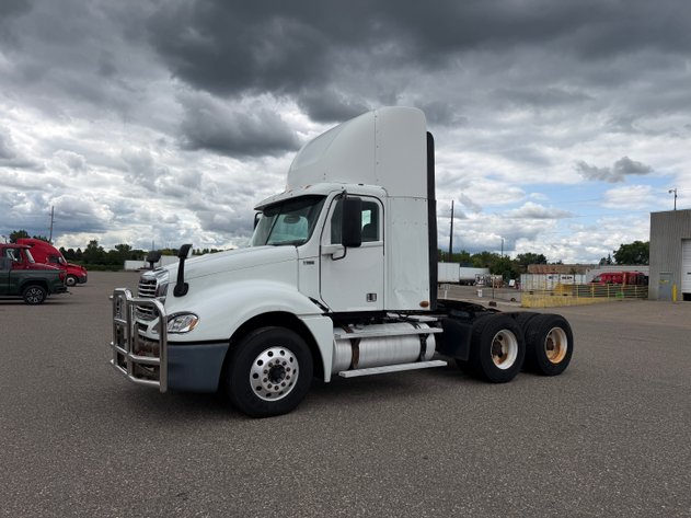 Image for (4) 2017 GLIDER Freightliner Columbia Semi Trucks