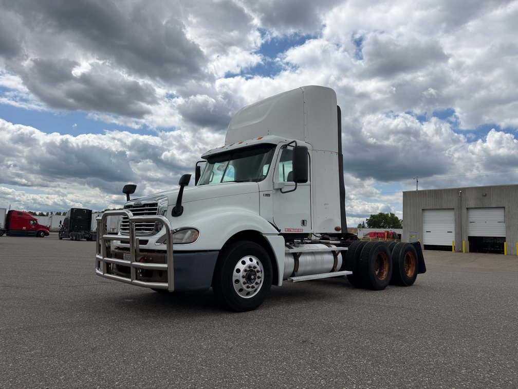 (4) 2017 GLIDER Freightliner Columbia Semi Trucks