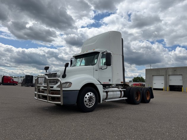 Image for (4) 2017 GLIDER Freightliner Columbia Semi Trucks