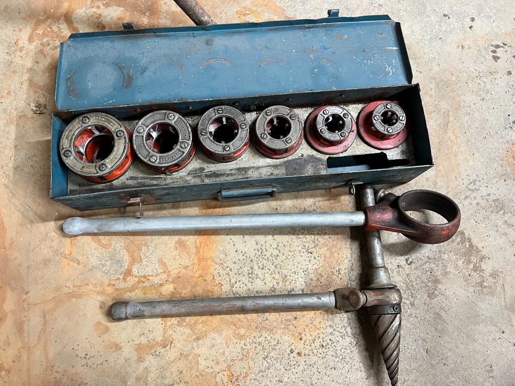 Ridgid 1/2" to 2" Pipe Threader with Ratchet and Reamer and Case