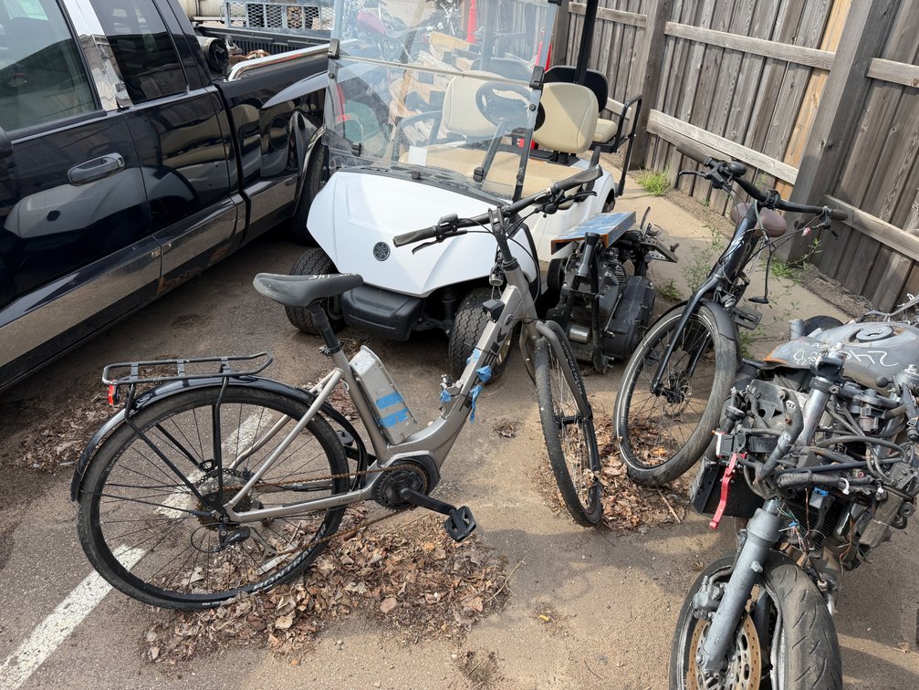 (2) Bikes: Trek Electric & Como Electric