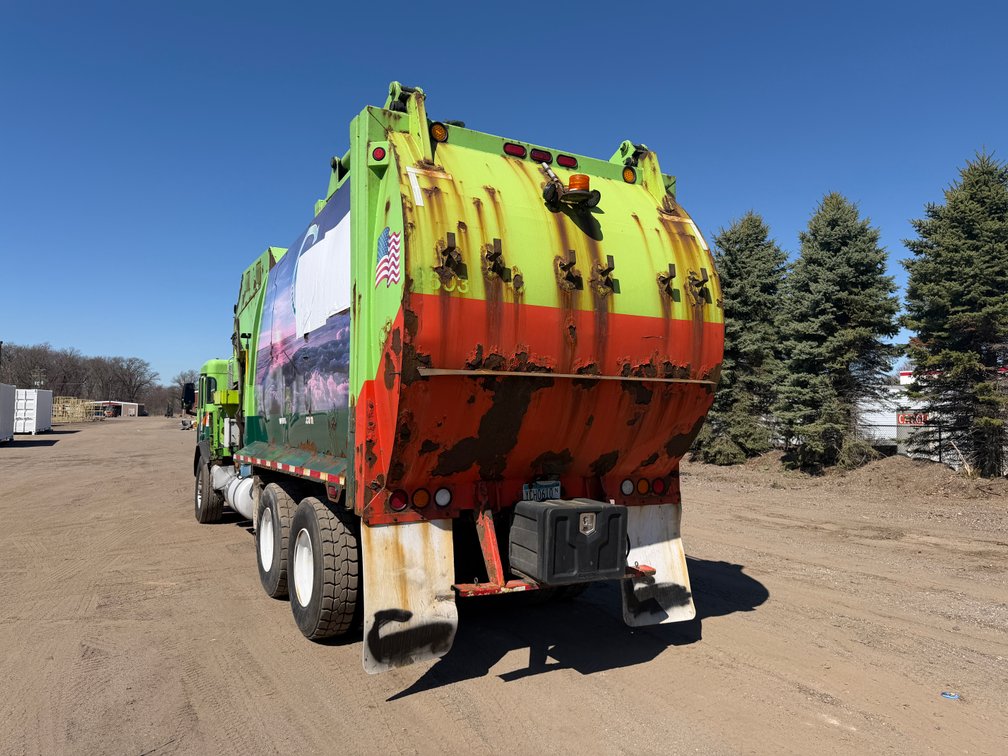 2016 Peterbilt 320 Garbage Truck (160787)