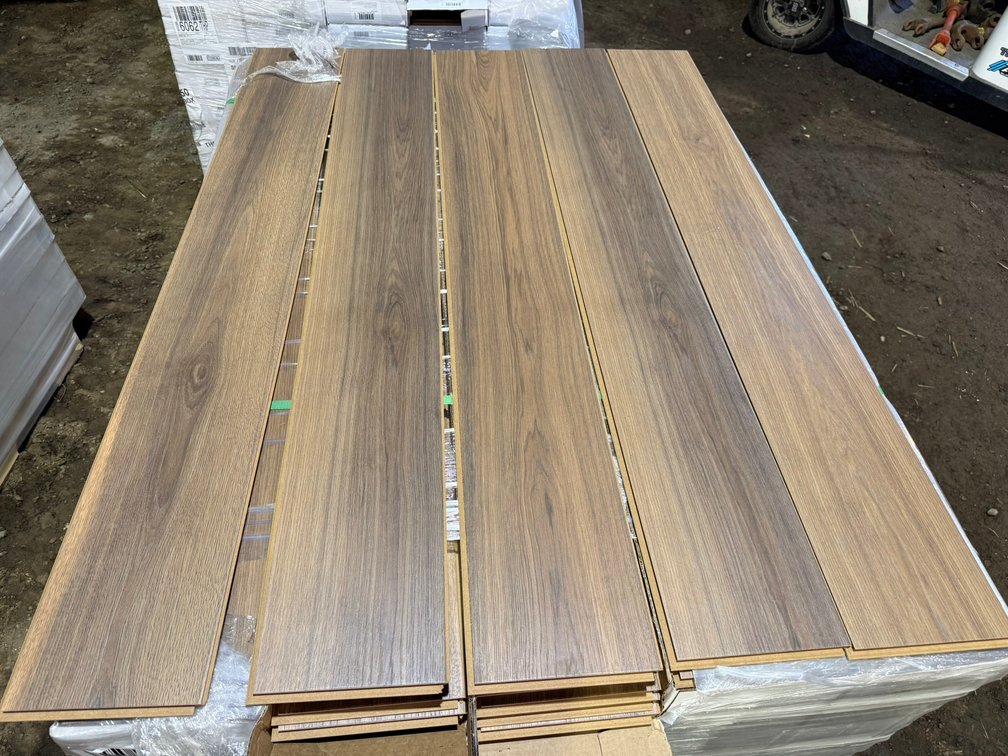 19 Pallets of Laminate Click Plank Flooring: #6 (160964)