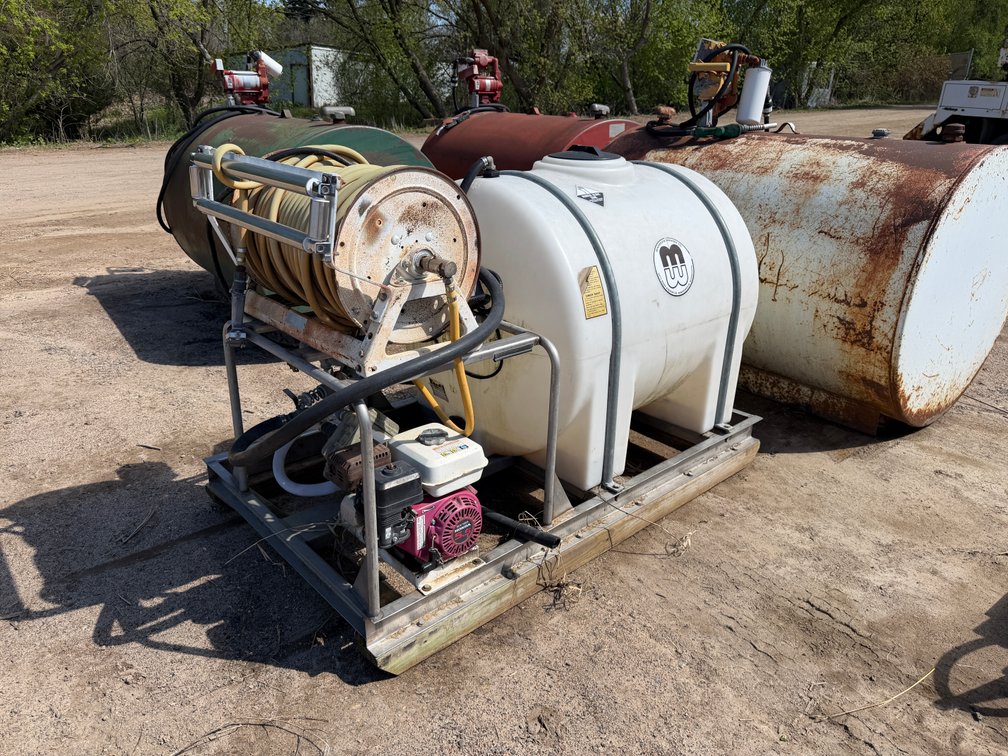 Surplus Equipment to Ongoing Operations: 2009 Ford F550 Pick Up, Fuel Tanks (161586)