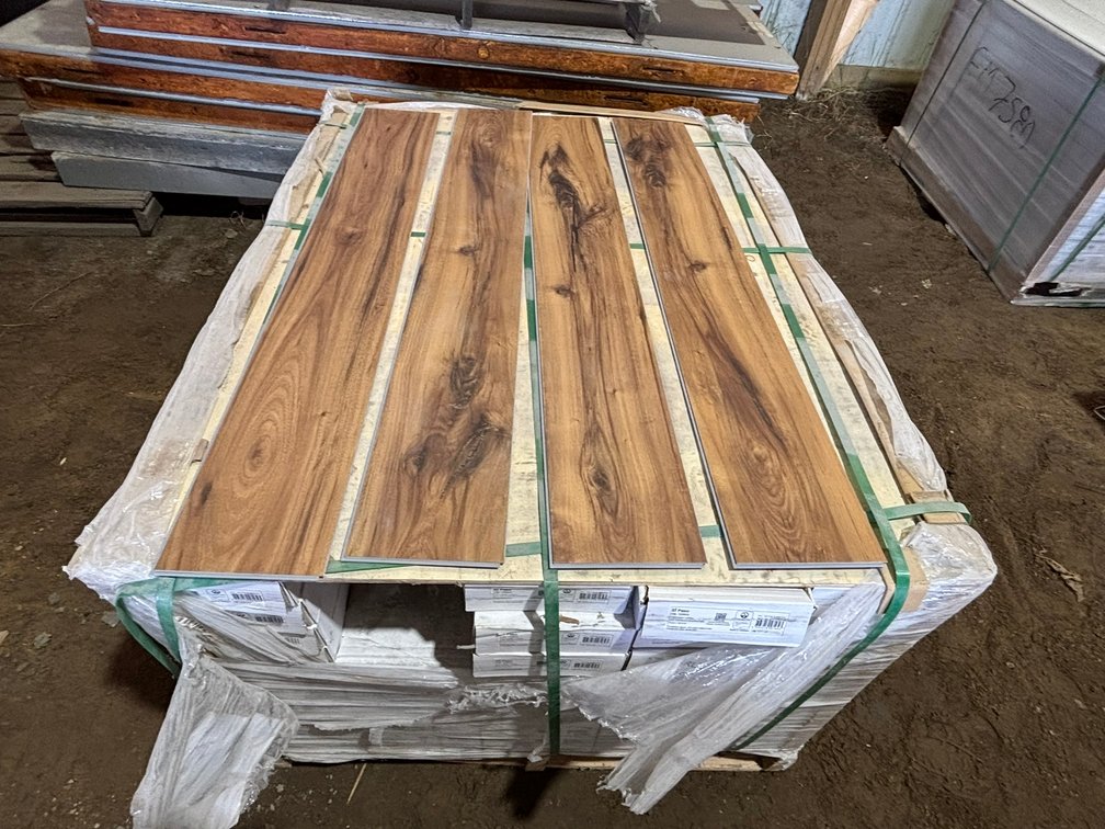 Waterproof Luxury Vinyl Click Plank Flooring: #7 (161987)