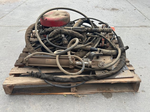 Image for Hydraulic Hose and Cylinder with Chain Hoist