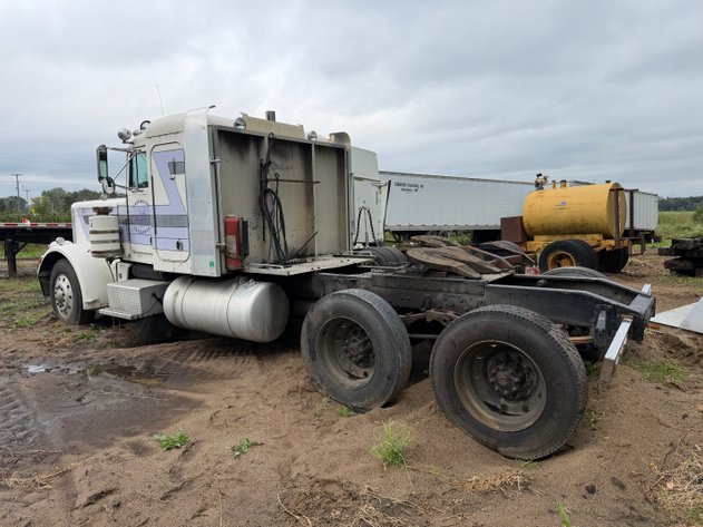 Image for 1982 Peterbilt 359 Semi