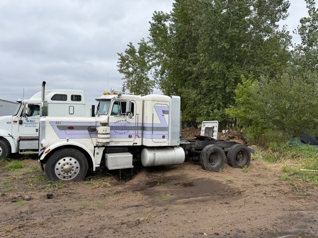Image for 1982 Peterbilt 359 Semi