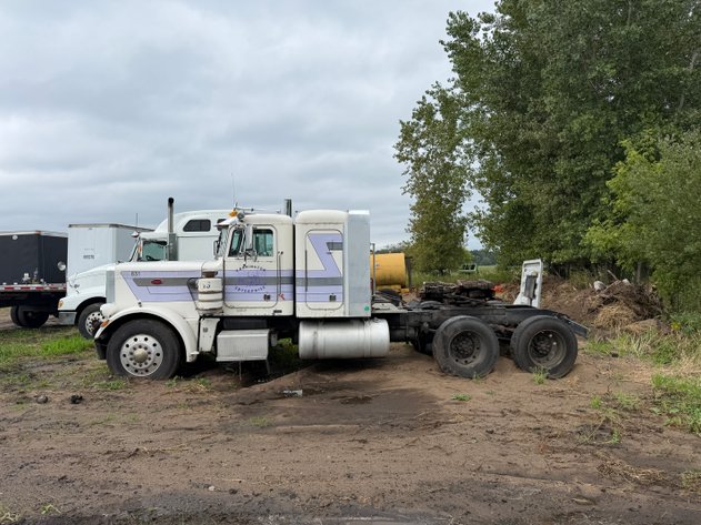 Image for 1982 Peterbilt 359 Semi