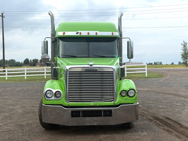 Image for 2016 Freightliner Cornodo 132 GLIDER Semi