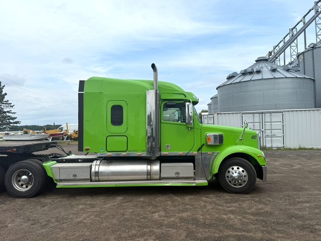 Image for 2016 Freightliner Cornodo 132 GLIDER Semi