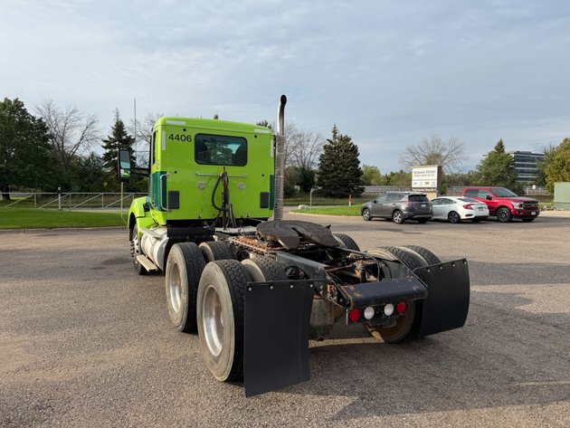 Image for 2020 Kenworth T880 Truck & 2017 Freightliner Cascadia Tandem Axle Semi