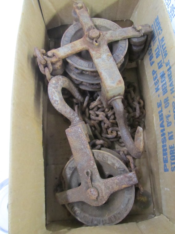 (2) Metal Pulley Blocks w/Chain
