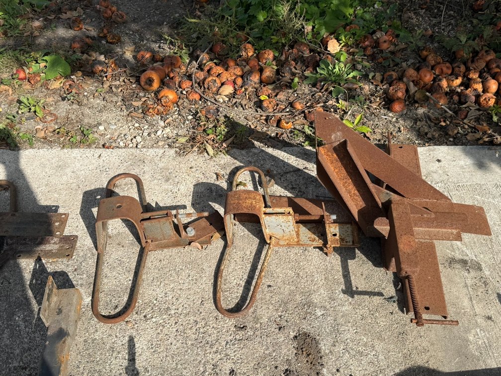 (5) Trailer Motorcycle Guards and Chock