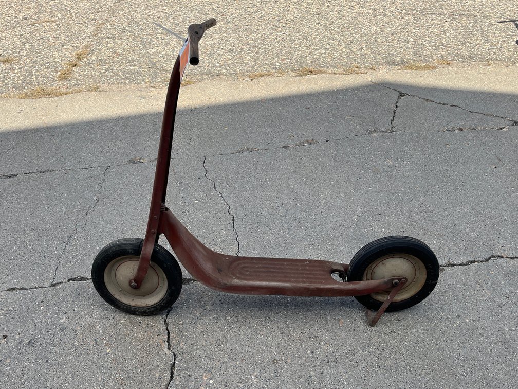 Vintage Radio Line Scooter