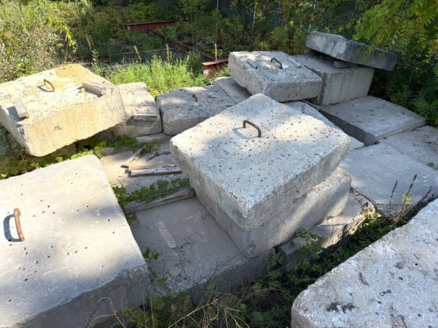 Image for Contractor Surplus: Concrete Curing Blankets, Floor Trusses, Barrier Blocks & More