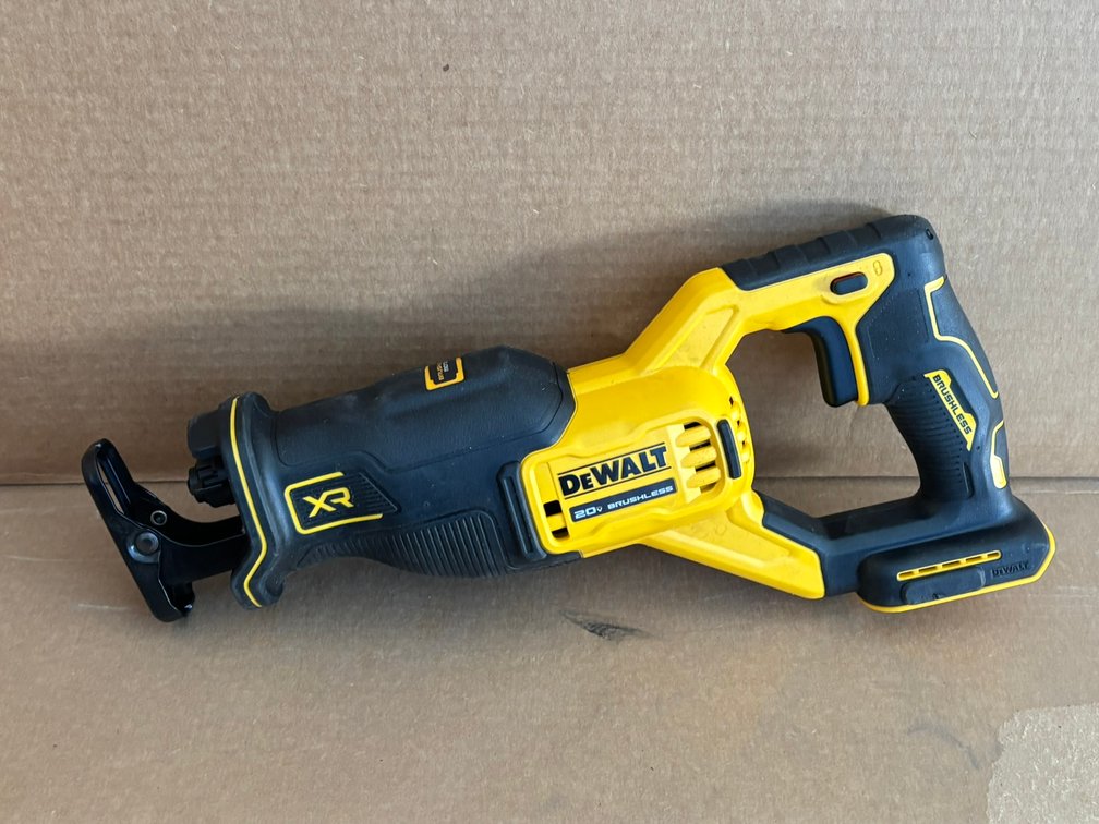 DeWalt 20V Brushless Variable Speed Reciprocating Saw