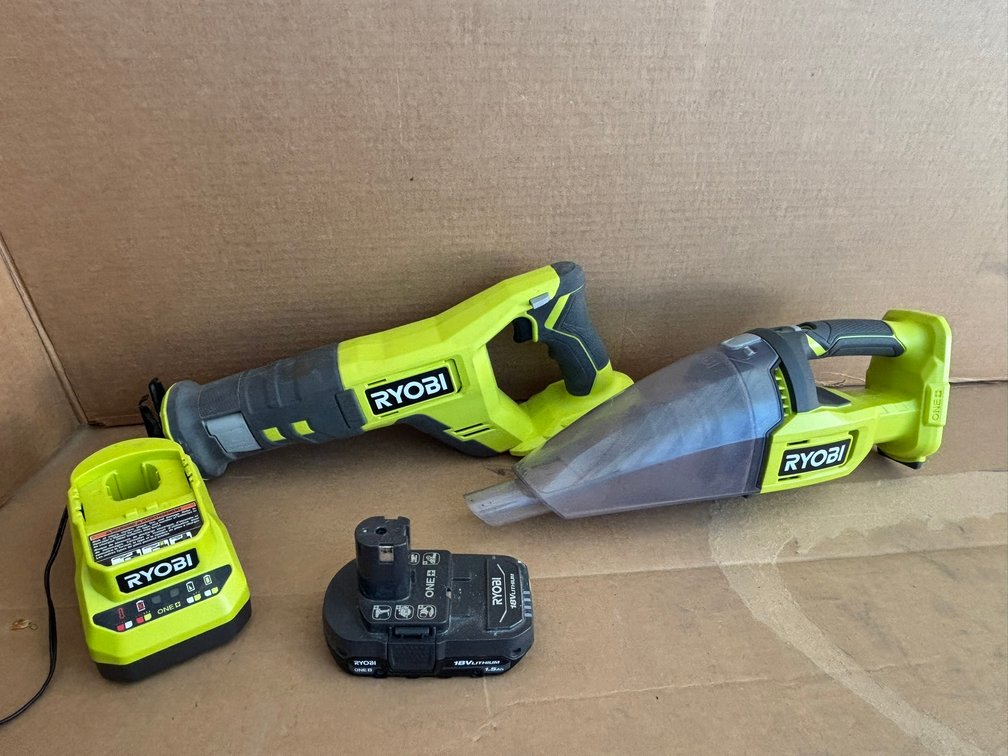Ryobi Handheld VAC Reciprocating Saw, Battery and Charger