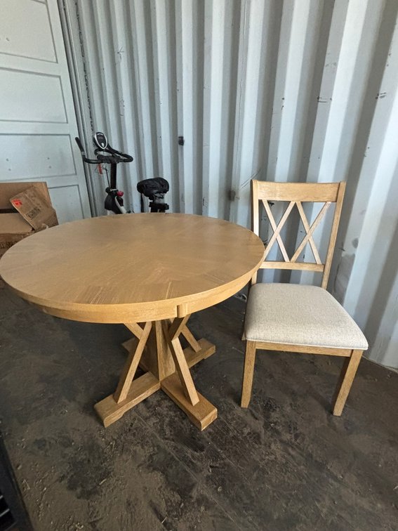 (4) Dining Chairs and Table