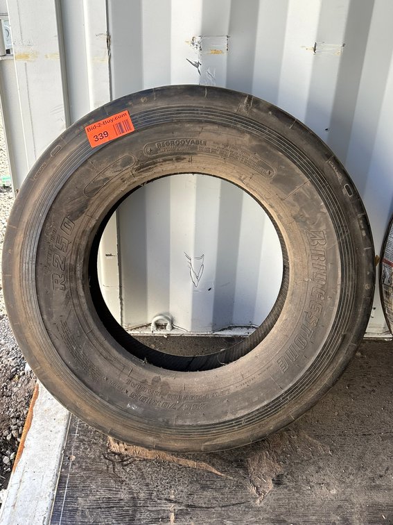 Bridgestone R250 265/70R19.5 Tire