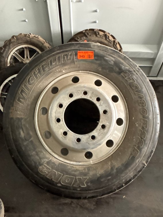 Michelin XDN2 275/80R22.5 Tire with Rim