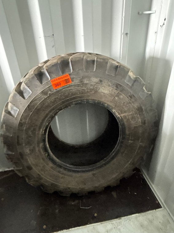 Dunlop SPT9 405/70R20 Tire