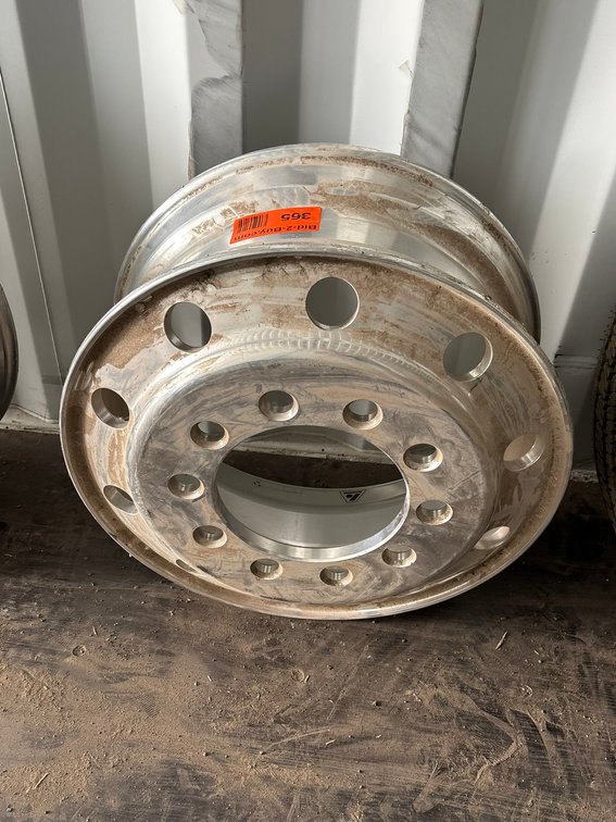Chrome 10 Bolt Accuride Rims