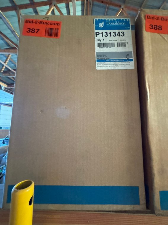 (1) New Donaldson Air Filter