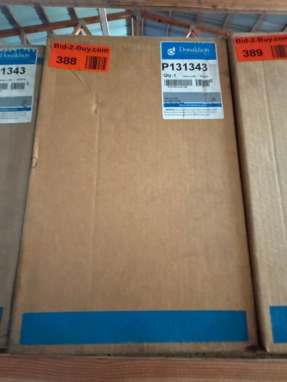 (1) New Donaldson Air Filter