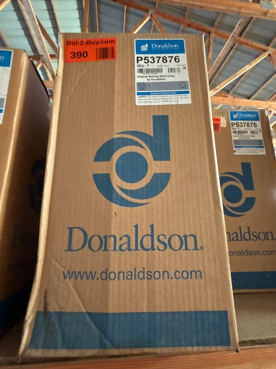 (1) New Donaldson Air Filter
