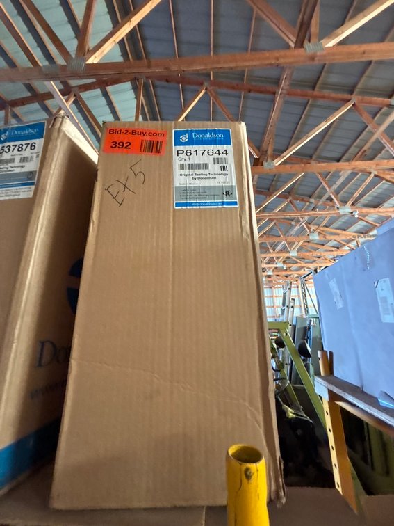 (1) New Donaldson Air Filter