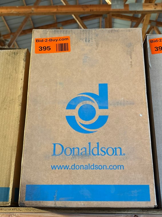(1) New Donaldson Air Filter
