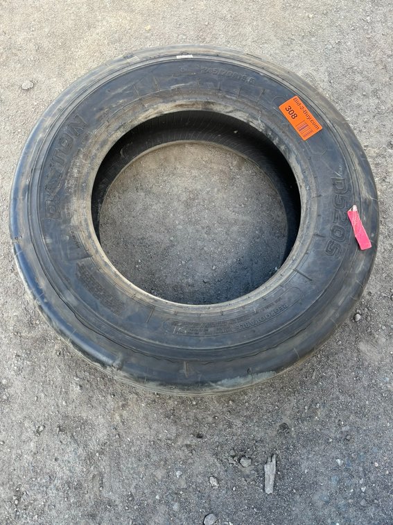 Dayton D520S 245/70R19.5 Tire