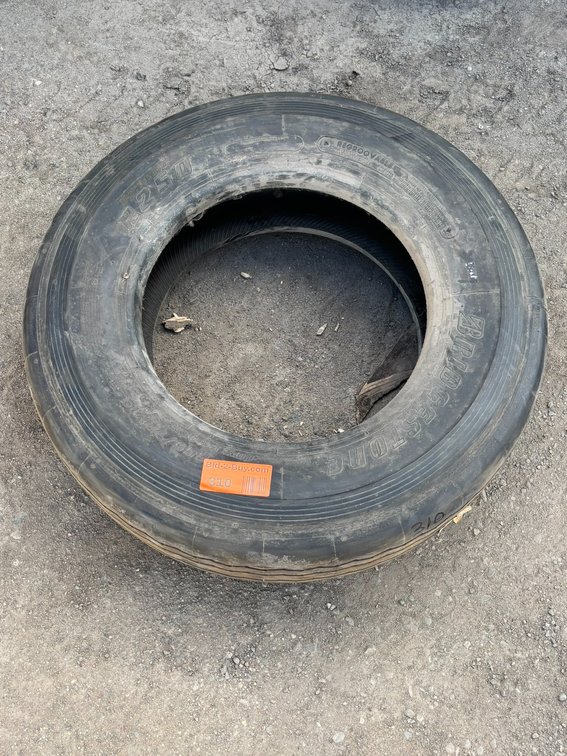 Bridgestone R250 265/70R19.5 Tire