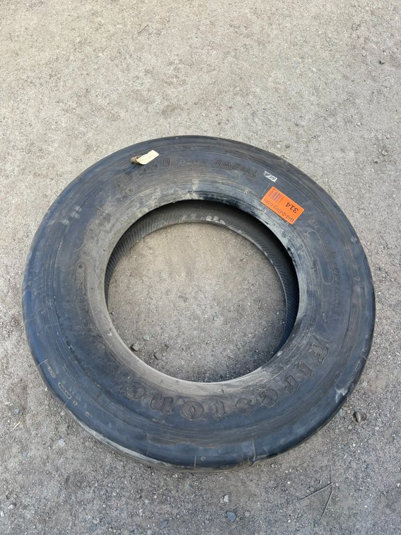 Firestone F5560 245/70R19.5 Tire