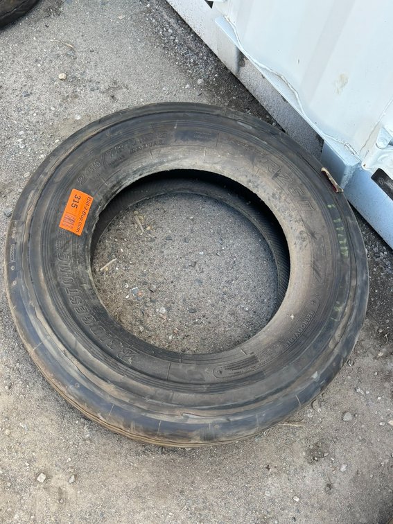 Bridgestone R250 245/70R19.5 Tire